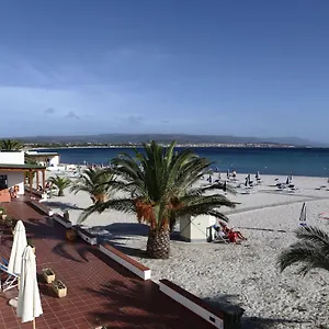 Vel Mari - On The Hotel